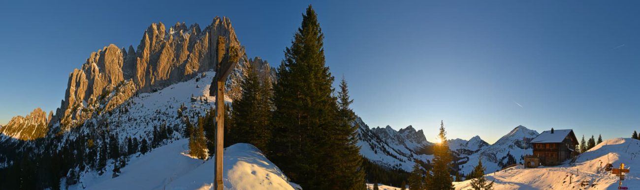 La croix au soleil couchant